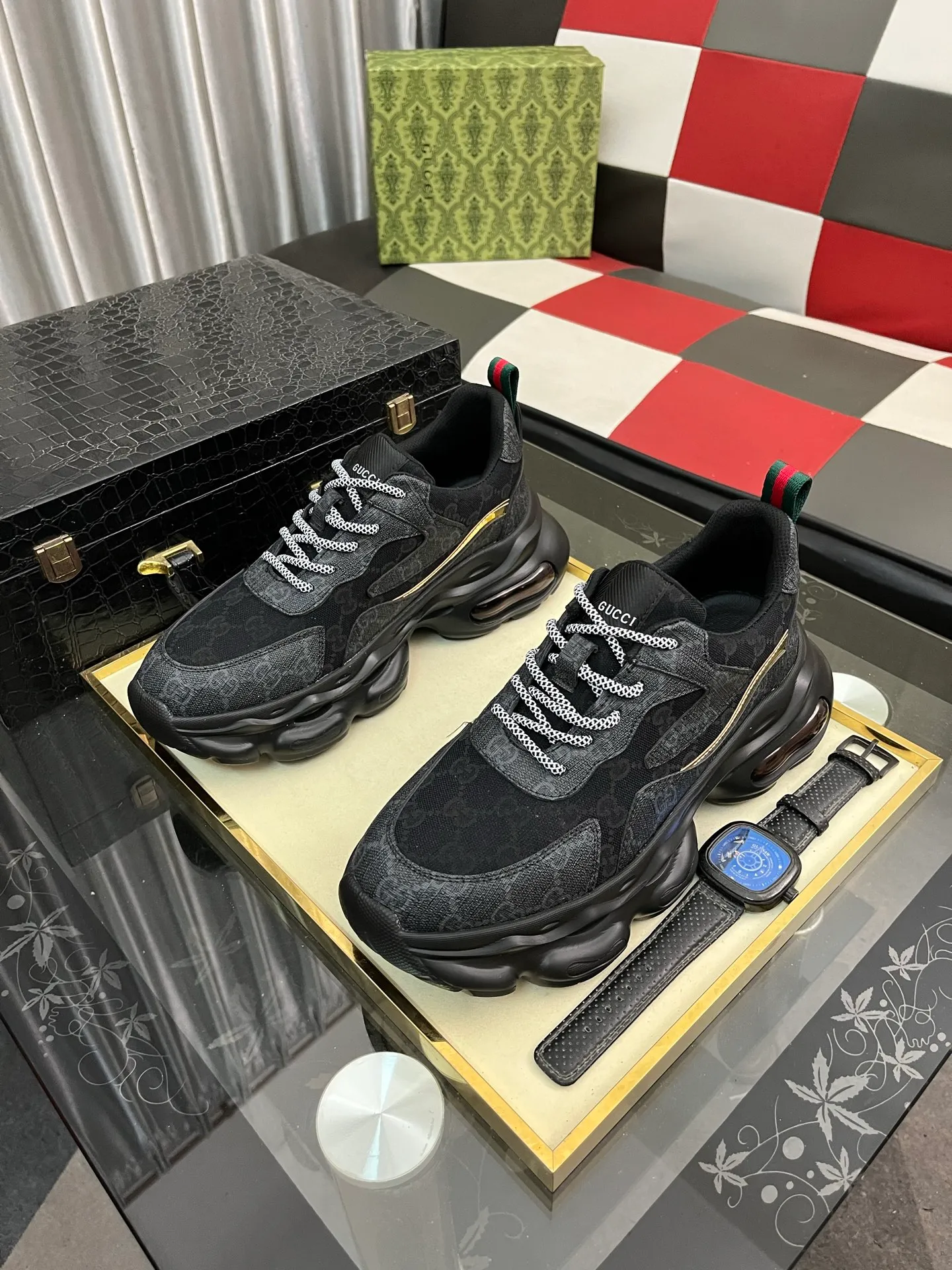 Men's shoes💰438⌚️⌚️[Gucci] Gucci's new men's genuine leather casual shoes, the highest version on the market, any comparison is welcome🆚! The original leather has excellent texture and is super high-end! Fetal sheep net lining imported from Italy, removable pad! Luxurious materials and fine workmanship, highly recommended! Code number: 38-444️⃣Colors available